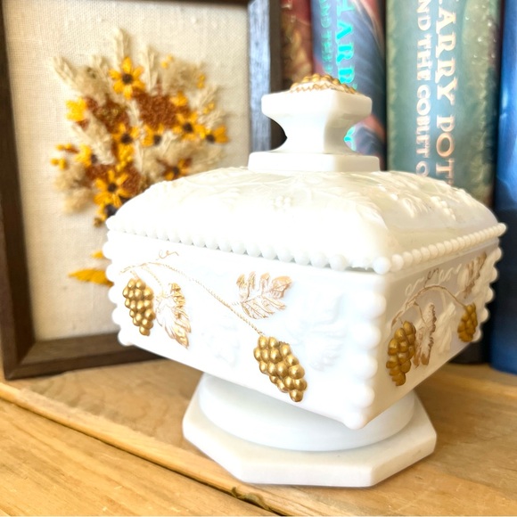 Vintage Westmoreland Depression Opaque White Milk Glass Trinket Wedding Box - Picture 8 of 8